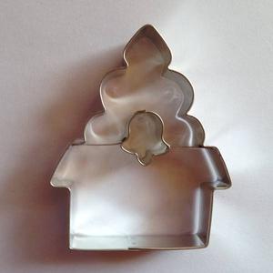 Harang közepű kápolna házikó linzerkiszúró 8 x 6,4 cm - linzer felső