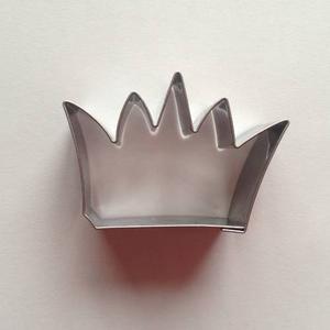 Korona sütemény kiszúró forma királykisasszonyoknak 4 x 5,9 cm