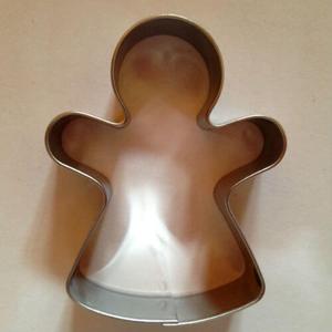 Mézi lány kiszúró mézeskalács forma 6,3 cm