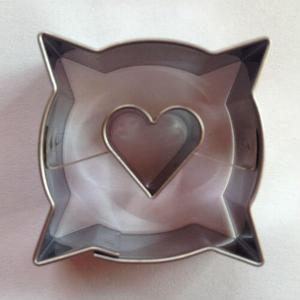 Szív közepű párna alakú linzer kiszúró 3,6 cm