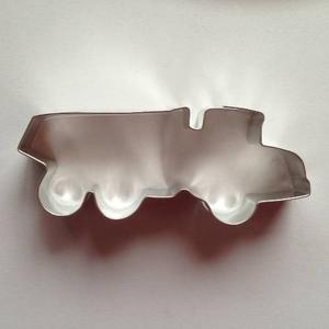 Volvo teherautó autó alakú kiszúró forma 3,6 x 9 cm